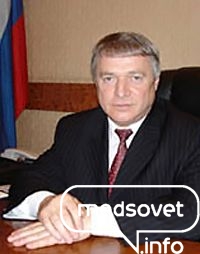 Если заведующая поликлиники не подписывает карту в сад без прививок