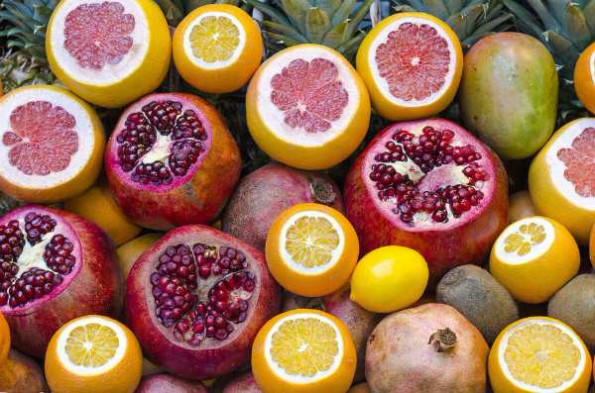 Высокое содержание витамина С в фруктах действует, как хороший антиоксидант 