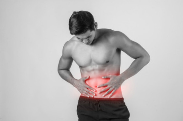 При кишечной непроходимости могут быть схваткообразные боли в животе 