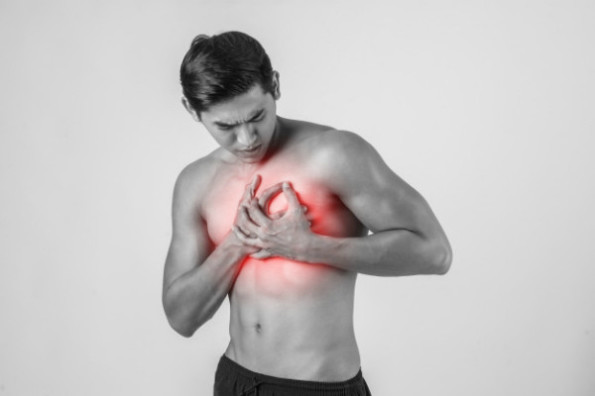 При невралгии грудной клетки может казаться, что болит сердце 