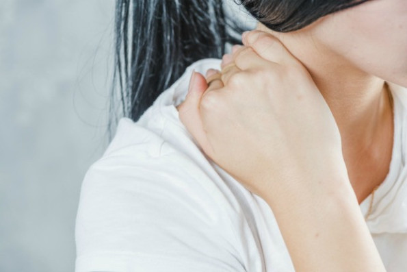 Из-за невралогических заболевания может болеть ухо
