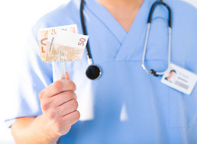 Платные медуслуги могут отдать частным клиникам
