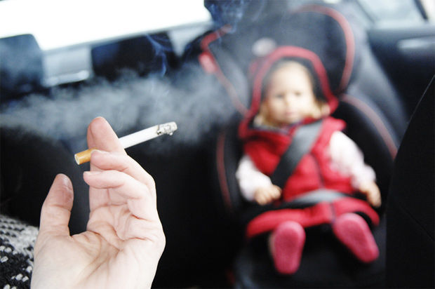 Курение в автомобиле при детях - вне закона