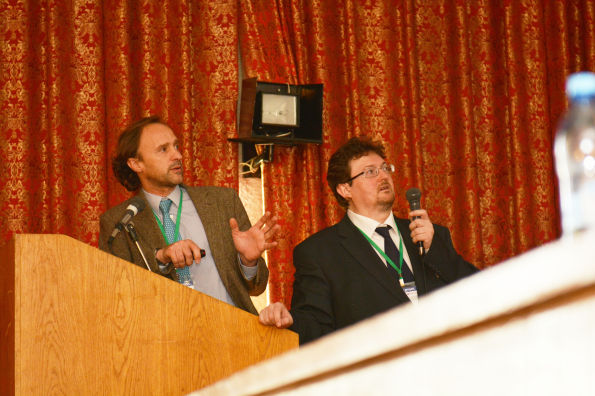 (слева) профессор Хуан Перез Кахаравиллье (Испания), (справа) Иван Владимирович Портнягин