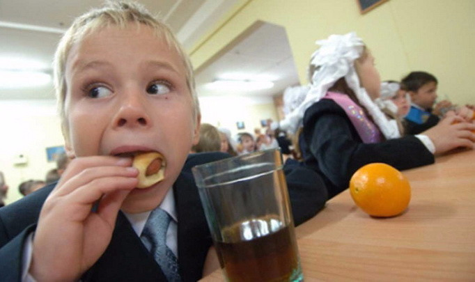 Короткий обеденный перерыв отрицательно влияет на пищевые привычки школьников
