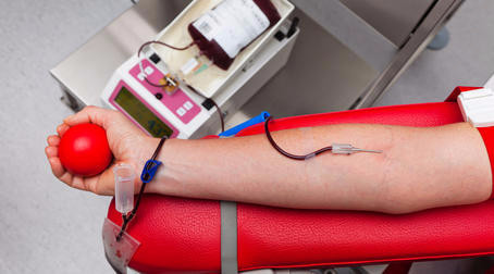 Донорам напомнят о необходимости пополнить «кровяной счёт»