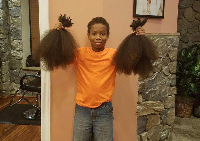 Мальчик отращивал волосы для онкобольных детей