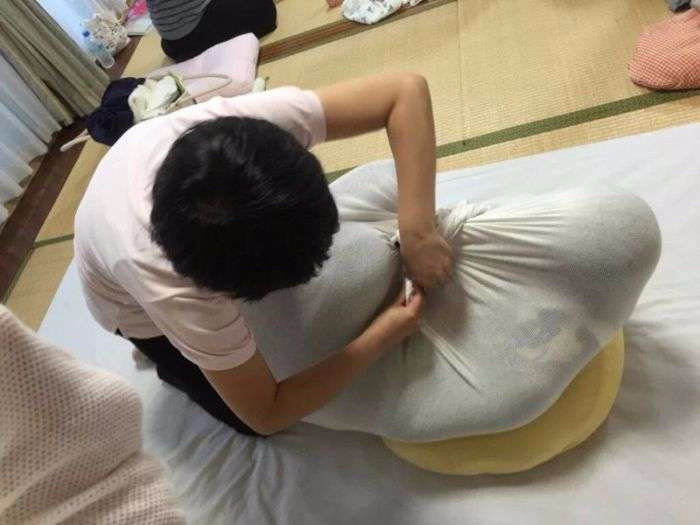 Японцы предложили пеленать взрослых