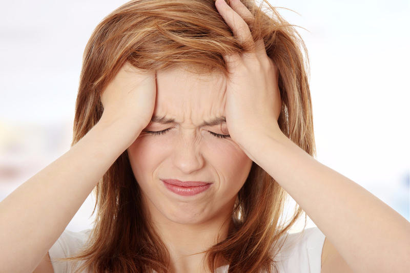 Почему у женщин болит голова