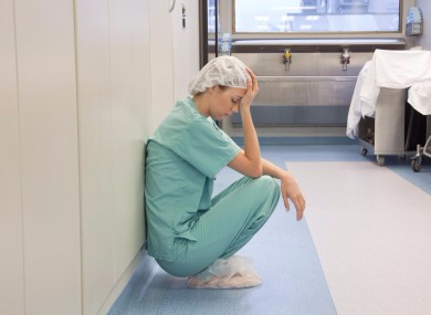 Эмоционально выгоревшие врачи не хотят работать бесплатно
