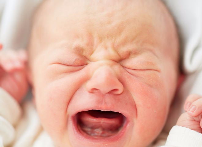 В чём причина плача младенца