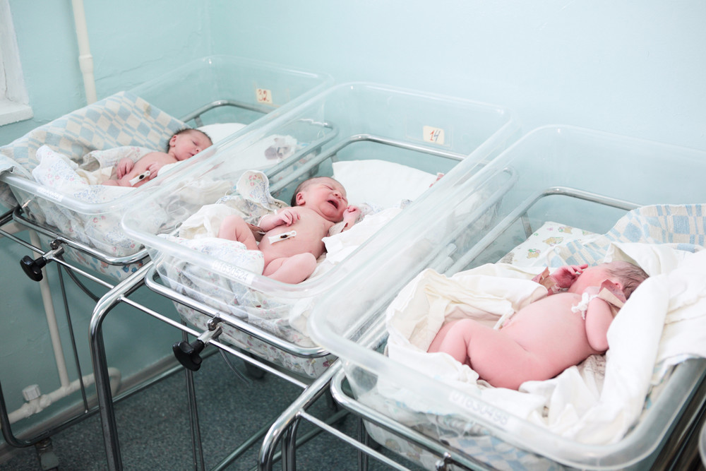 Правительство работает над повышением рождаемости в России