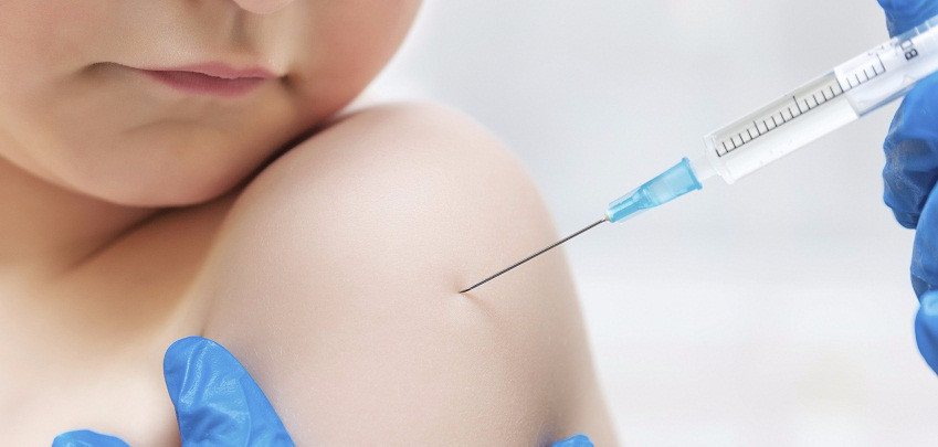 Минздрав не будет принуждать к прививкам