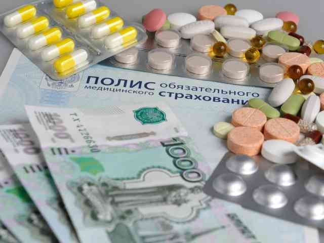 Россиянам могут разрешить лечиться в частных клиниках за счет средств ОМС
