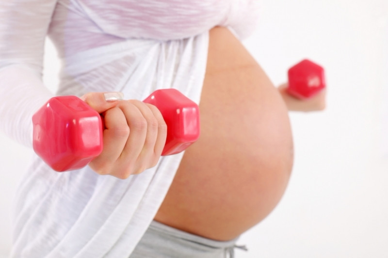 Ученые вычислили параметры безопасных тренировок для беременных