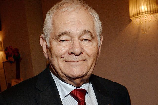 Леонид Рошаль принимает поздравления с 85-летним юбилеем