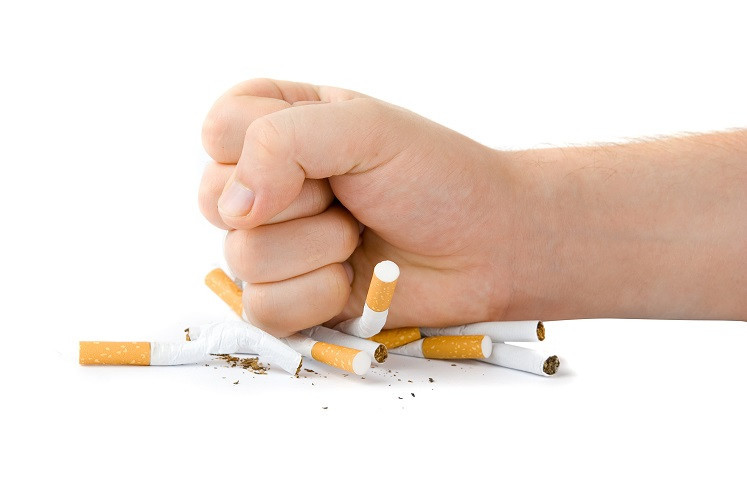 В Европе запретят курение на городских улицах