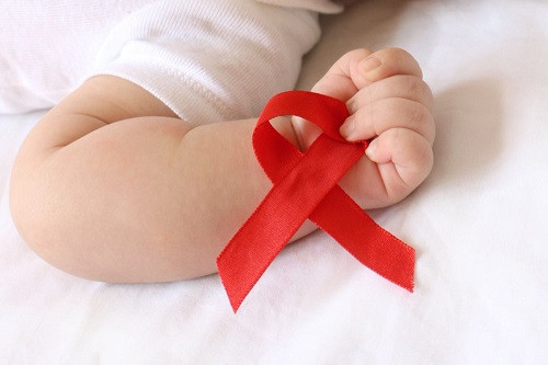 Министр просвещения выступила против разрешения на усыновление детей ВИЧ-инфицированными 