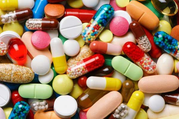Объем контрафактных лекарств в России снизился в три раза